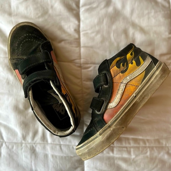 🔥Vans Kids Shoes with Orange and Yellow Flame Design - Picture 1 of 14